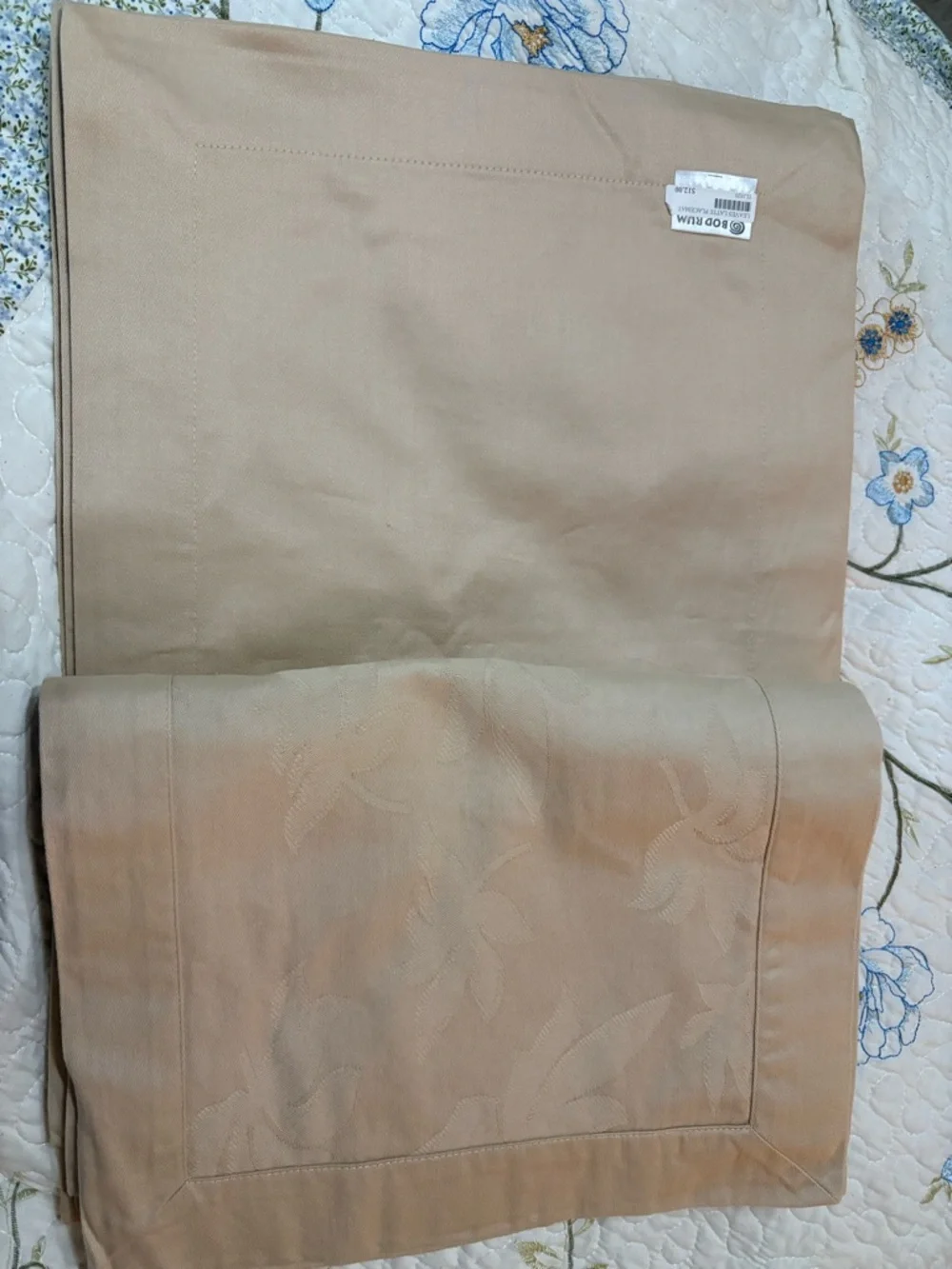NWT Bodrum Latte Placemat in Leaf Pattern Warm Beige